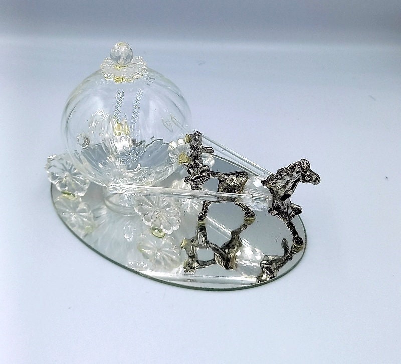 Carruaje de cristal de Cenicienta con caballo para decoración de mesa.