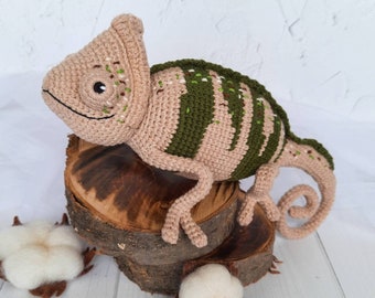 Reptile decor chameleon toy , chameleon crochet lizard stuffed animal toy , exotic animal lover gift , chameleon charm