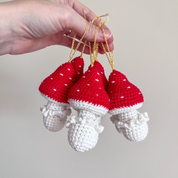 かぎ針編みのキノコのクリスマスオーナメントセット：スカンジナビアの