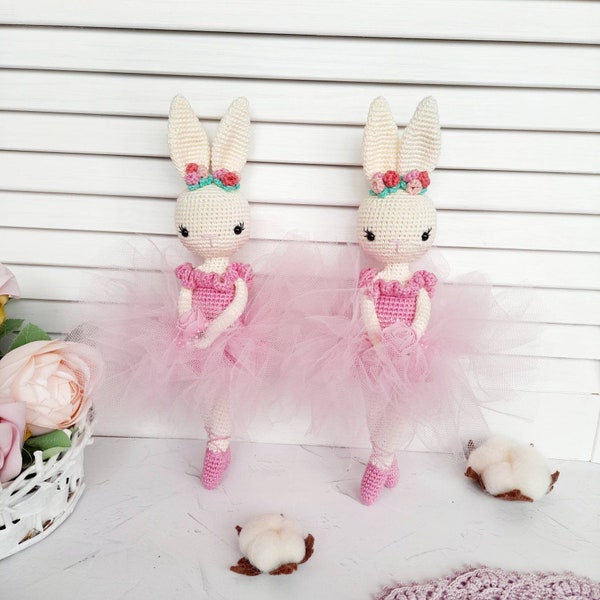 Poupée ballerine lapin personnalisée, lapin amigurumi avec tutu, cadeau de douche nouveau-né, cadeau de naissance nouveau-né enfant, cadeau lapin au crochet