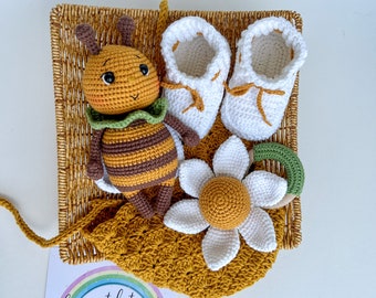 Crochet Bee Baby Set: Gender Neutral Shower Gift