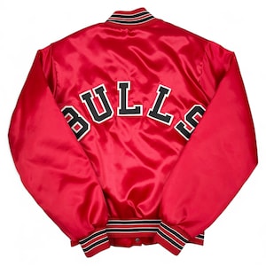Vintage Chicago Bulls Jacket 90s Chalk Line Satin Bomber Spellout NBA Michael Jordan Medium R5