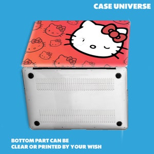 Peut inclure: Une coque d'ordinateur portable blanche avec un motif Hello Kitty rouge et blanc. La coque pr&eacute;sente une grande image d'Hello Kitty avec un n&oelig;ud rouge et de plus petites images d'Hello Kitty en arri&egrave;re-plan. La partie inf&eacute;rieure de la coque peut &ecirc;tre transparente ou imprim&eacute;e.