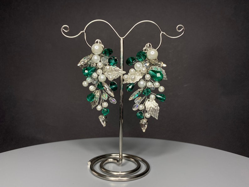 Green wedding hair vine Green bridal set of earrings studs and hair vine Green earrings studs Bridal comb Wedding twig Boho hair vine