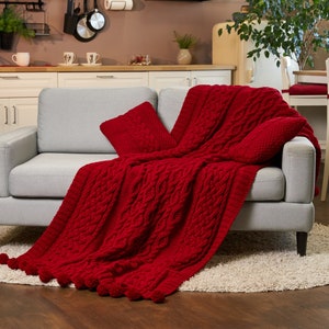 Gorgeous handmade blanket with pompones, red knitted blanket, cable knit blanket, Christmas blanket+ 2 pillow covers