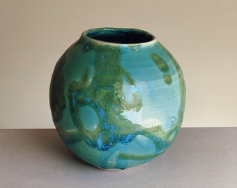 Turquoise green round stoneware ceramic vase