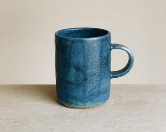 Tasse en céramique bleu nuit, tasse en céramique en grès faite main