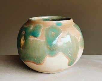 Pebble blue round stoneware ceramic vase