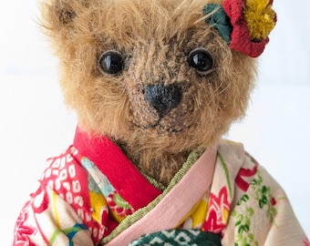Oso de peluche Akane de 15 cm, de mohair alemán, con kimono.