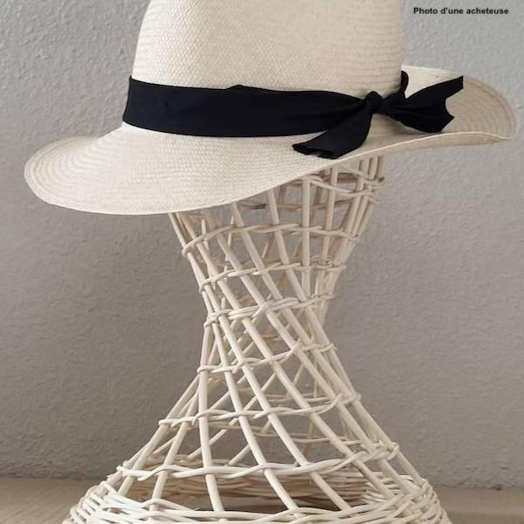 Présentoir à Chapeaux En Rotin Tressé - Porte-chapeaux Décoratif - Dimensions 32x17 Cm