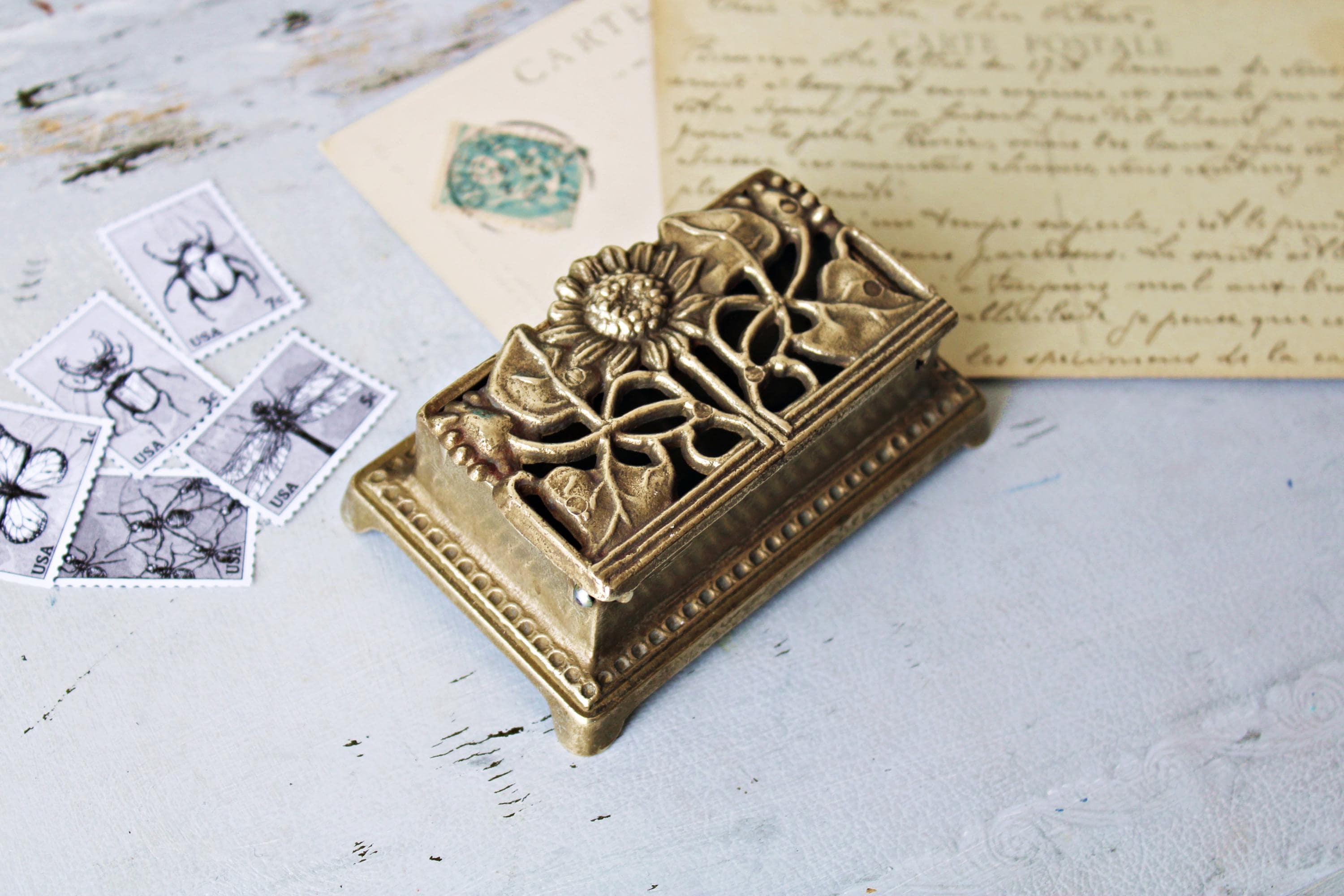 ANCIENNE PETITE BOITE en cuir sur bois-bijou coffret rétro à rénover