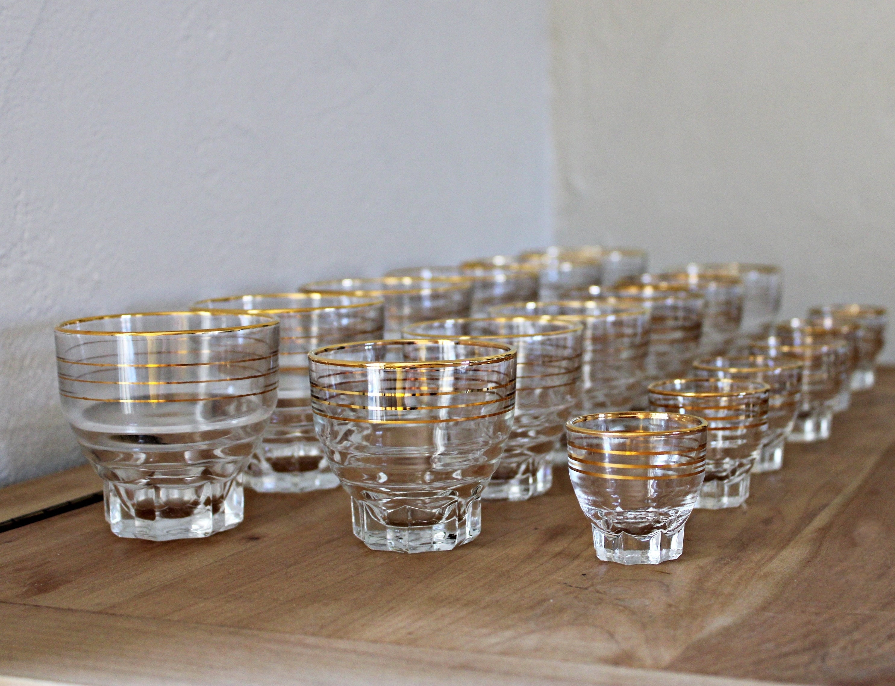 Service de 18 Verres Art Déco avec Liserés Or Neufs Dans Carton d'origine - Made in France 1950