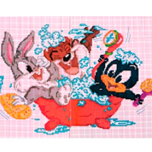 Puede incluir: Una imagen de dibujos animados de Bugs Bunny, Taz y Daffy Duck tomando un baño en una bañera roja. La bañera está llena de burbujas y los personajes están sonriendo.