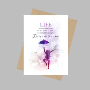 Cytat „Dance in the Rain”, karta okolicznościowa A5, inspirująca, motywująca, prezent