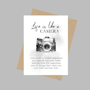 La vita è come una macchina fotografica, biglietto d'auguri A5, concentrati su ciò che è importante, citazione, ispiratore, motivazionale, positivo, idea regalo, bianco e nero
