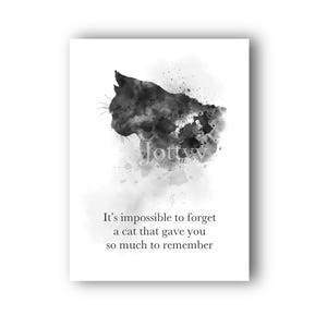 Puede incluir: Una impresión de arte mural blanca con una silueta de acuarela negra de una cabeza de gato de perfil. El texto Jottyv es visible en el centro. Debajo del gato, el texto dice: It's impossible to forget a cat that gave you so much to remember.