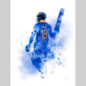 Può includere: Dipinto ad acquerello di un giocatore di cricket con una divisa blu con il numero 18 sul retro. Il giocatore tiene una mazza e si trova in posizione di battuta. Lo sfondo è un acquerello bianco.