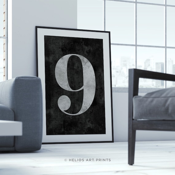 Number Nine Distressed Classic Typeface Numeral Character