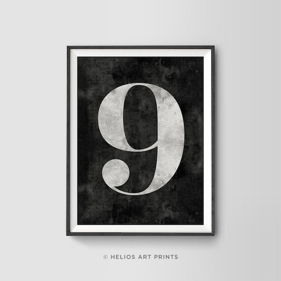 Number Nine Distressed Classic Typeface Numeral Character