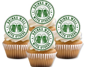 Adornos comestibles para cupcakes "Bebidas bien con otros" Decoración para fiesta de cerveza del Día de San Patricio