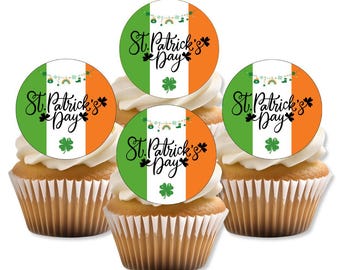 Adornos comestibles para cupcakes del Día de San Patricio con bandera irlandesa y trébol.