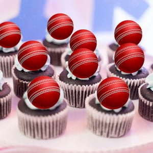 Décorations de cupcakes balles de cricket - Décorations de gâteau comestibles sur le thème du sport pour les amateurs de cricket
