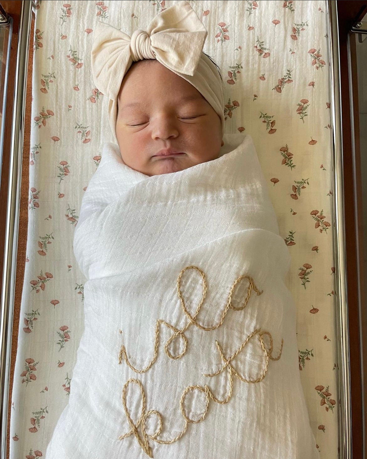 Hand Embroidered Baby Name Swaddle // Muslin Blanket //Name Announcement // Birth Announcement // Gender Reveal // Newborn Photos // Gift