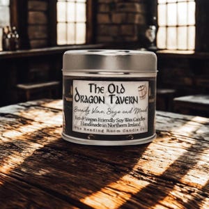 Vela de cera de soja Old Dragon Tavern / Aroma a brandy, salvia y hidromiel especiado / Vela de mecha de madera inspirada en un pub de fantasía / Vegana, vertida a mano