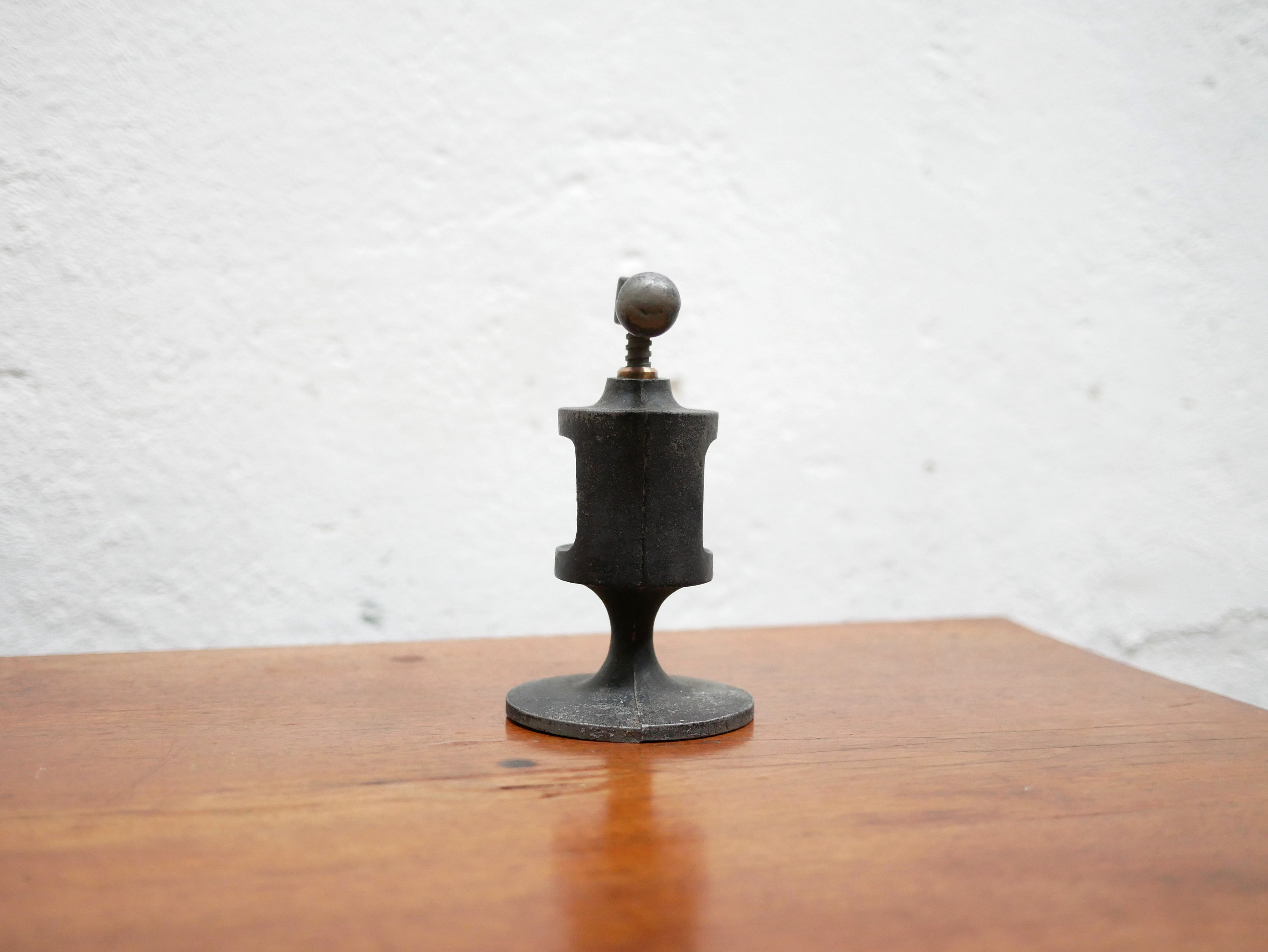 Casse-noix Ancien En Fonte Robert Welch - Made In England - Noir