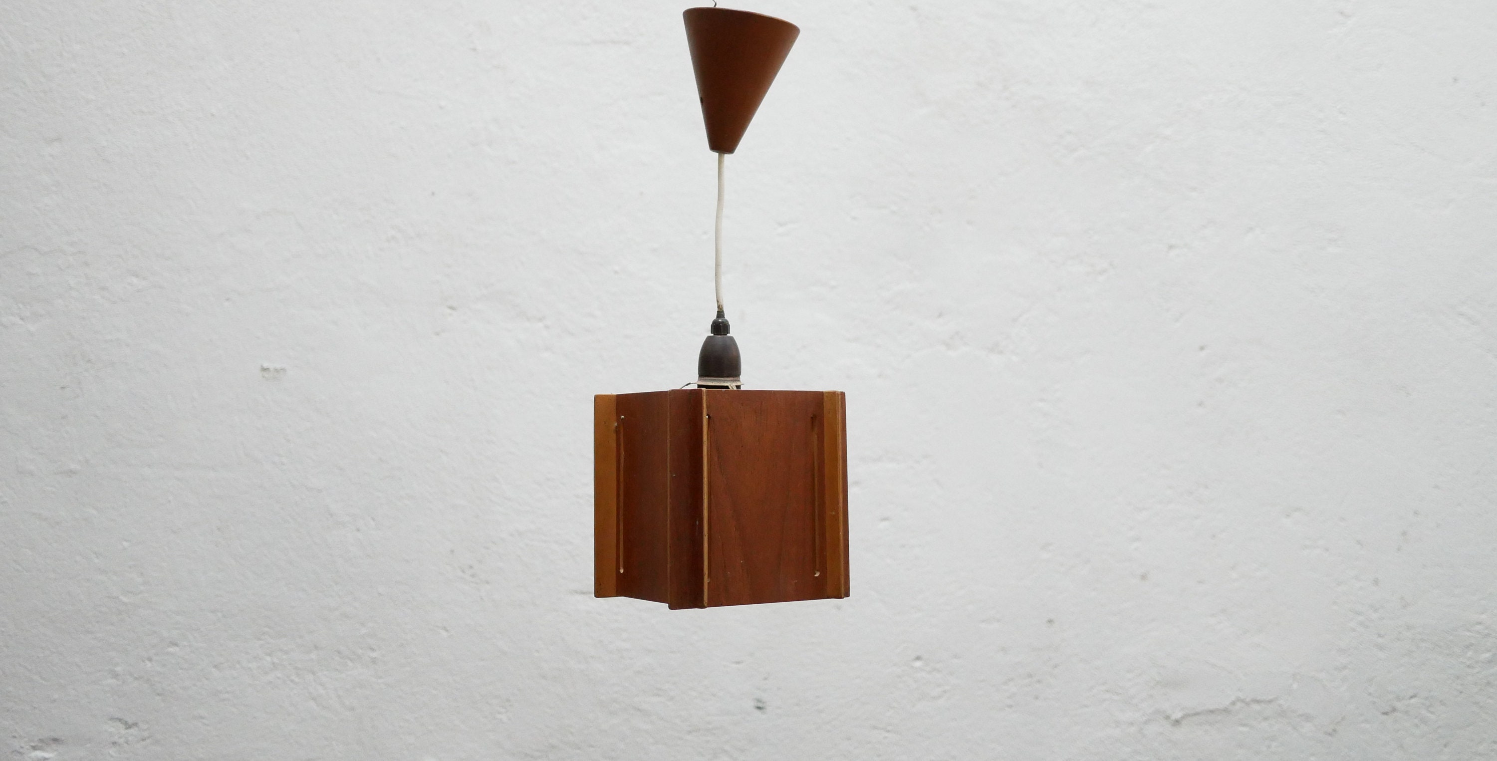 Suspension Scandinave Vintage en Teck