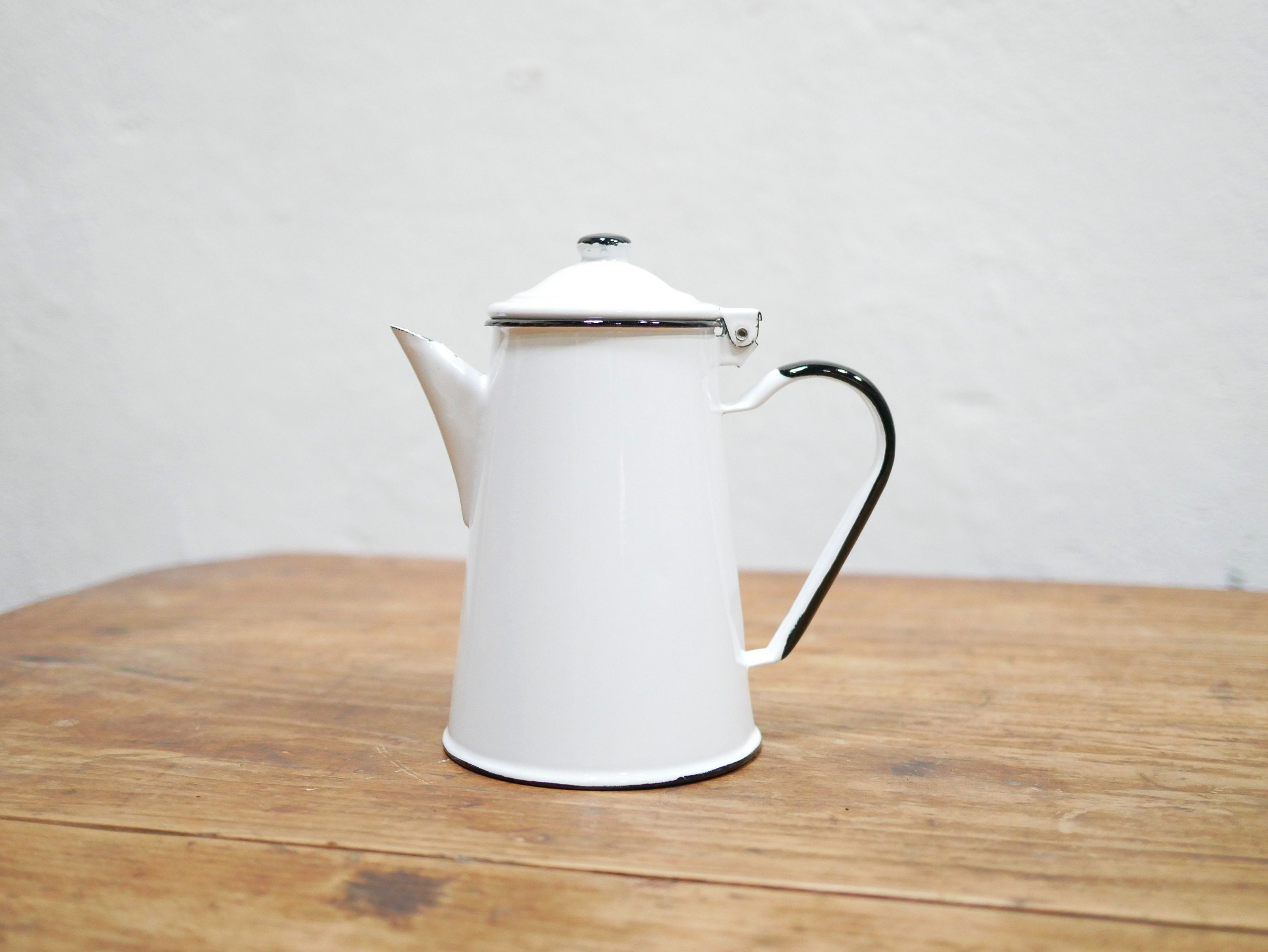 Cafetière Théière Vintage en Tôle Émaillée