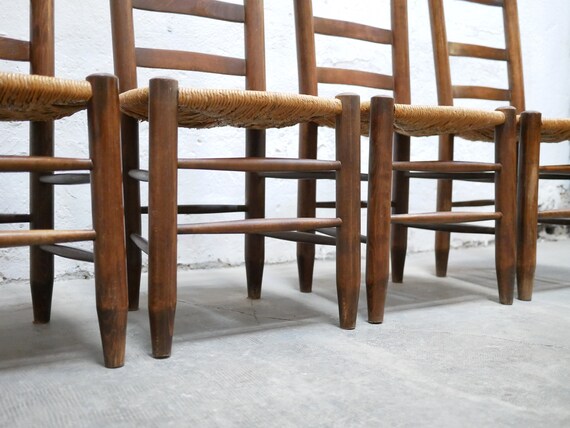 Vends 4 chaises en bois massif, assise en paille sur Gens de Confiance