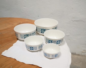 Set of 5 vintage ceramic salad bowls and bowls