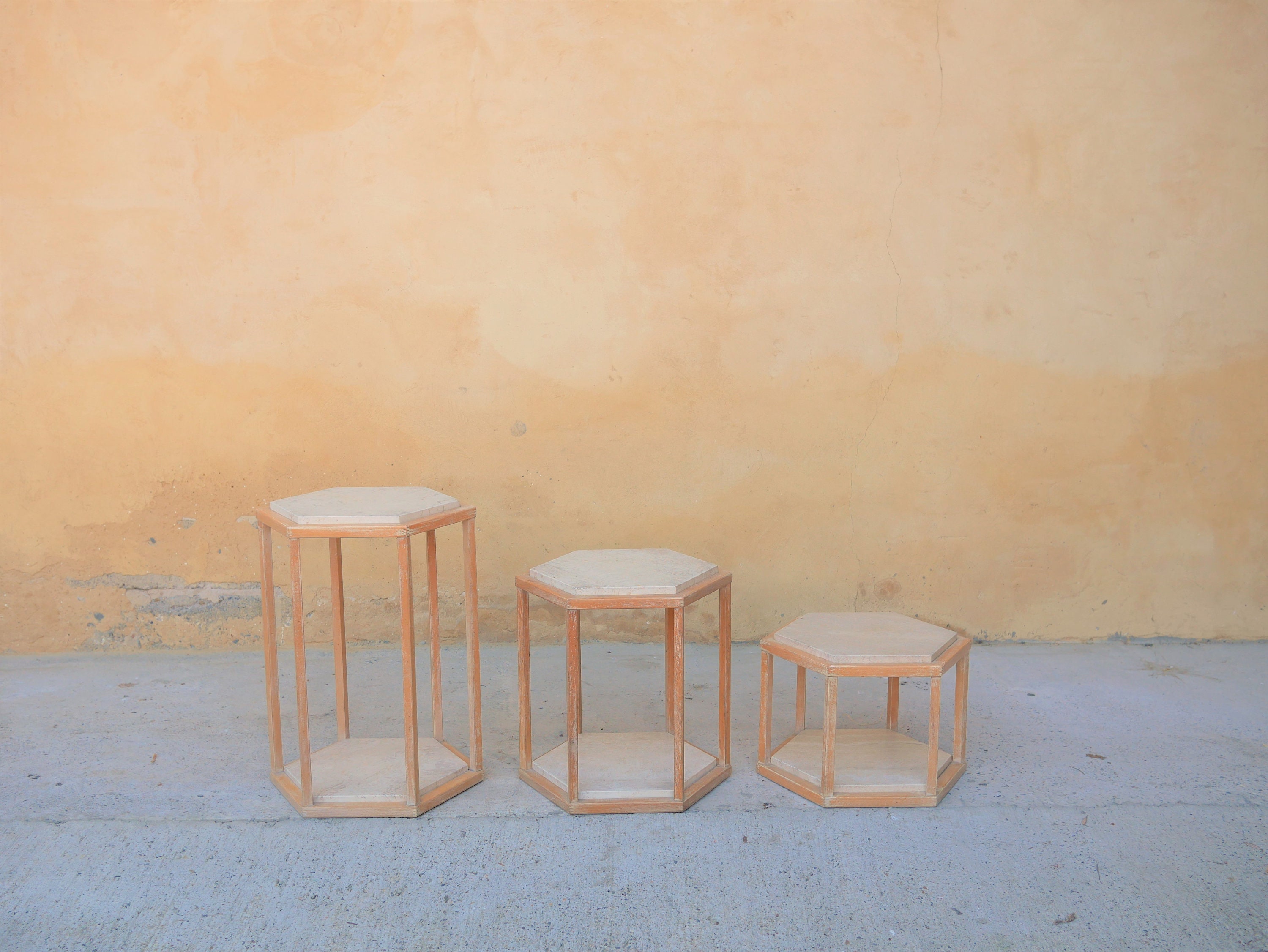 Série de 3 Tables Basses Vintage en Travertin et Bois Par Les Éditions Roche Bobois