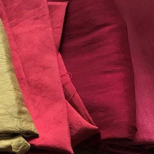 Silk fabric mulberry silk naturally dyed plant dyed Seidenstoff naturgefärbte Seide Maulbeerseide Reenactment