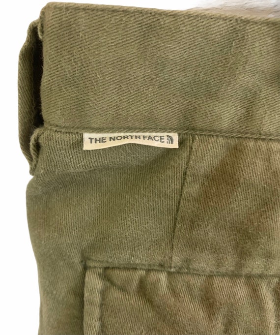 7 Foolproof Shirt Options for Men's Green Cargo Pants