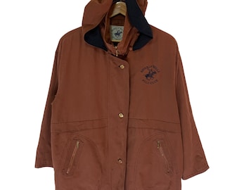 Chaqueta de plumas vintage del Beverly Hills Polo Club con capucha y botones.