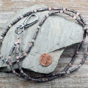 Black & Gray Fossil Stone, Cherry Quartz and Hematite ID lanyard, Badge Holder imagem 3
