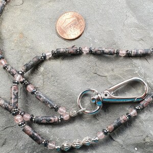 Black & Gray Fossil Stone, Cherry Quartz and Hematite ID lanyard, Badge Holder imagem 2