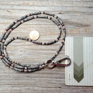 Black & Gray Fossil Stone, Cherry Quartz and Hematite ID lanyard, Badge Holder imagem 4