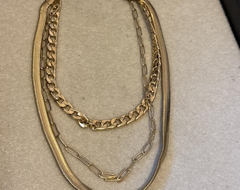 Gold fashion necklace