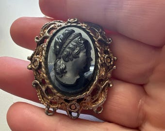 Cameo brooch and pendant