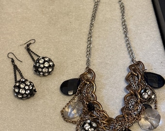 Fashion necklace and earrings set