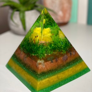Easter Resin Pyramid Nightlight - for Kids - Pyramid Lamp - Personalised Gift - Personalised Light - Home decor - Handmade - Easter Decor