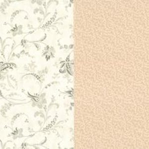 Peut inclure: Gros plan sur trois tissus à motifs différents. Le premier tissu est blanc avec de petits points gris. Le deuxième tissu est blanc avec un motif floral gris. Le troisième tissu est de couleur pêche clair unie.