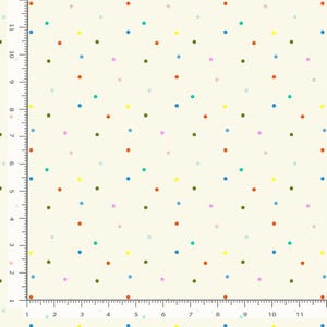 Puede incluir: Una tela de color crema con un patrón repetitivo de pequeños puntos multicolores en tonos naranja, azul, amarillo, verde y rosa. Una regla a lo largo de los bordes izquierdo e inferior muestra medidas en centímetros del 1 al 11.