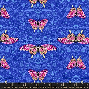 Glow Garden - Falena mattutina alla luce nera - Di Sarah Watts per Ruby Star Society - Venduto a metro continuo - Disponibile in magazzino. Spedizione oggi stesso