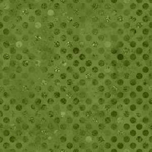 Op de afbeelding: Een naadloos patroon met een herhalende rangschikking van cirkels in verschillende tinten olijfgroen. Het ontwerp bevat een getextureerd, verweerd effect over het oppervlak, waarbij sommige cirkels effen zijn en andere gespikkelde details tonen.