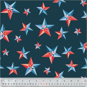 Pode incluir: Um padrão sem costura de estrelas vermelhas, brancas e azuis sobre um fundo azul escuro. As estrelas estão dispostas em um padrão repetitivo, com cada estrela apontando em uma direção diferente.