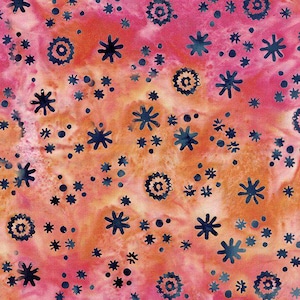 Puede incluir: Un patrón de tejido sin costuras con un fondo rosa y naranja. El patrón presenta estrellas y flores estilizadas de color azul oscuro.